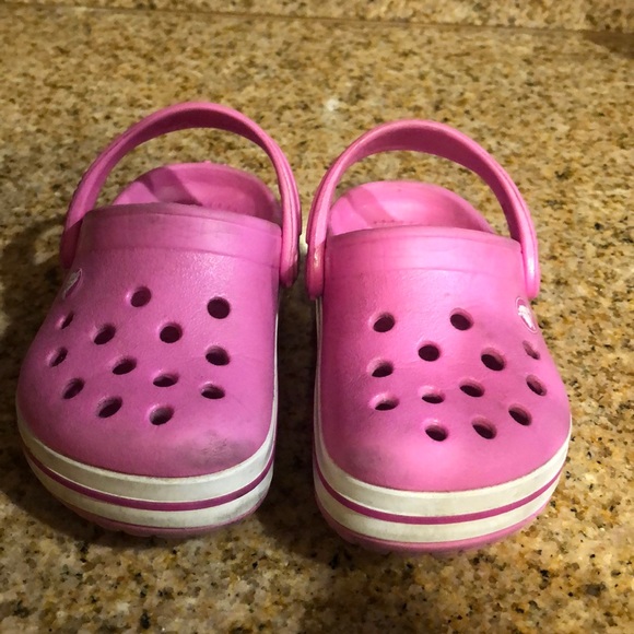 Pink crocs size 6 - Picture 2 of 3